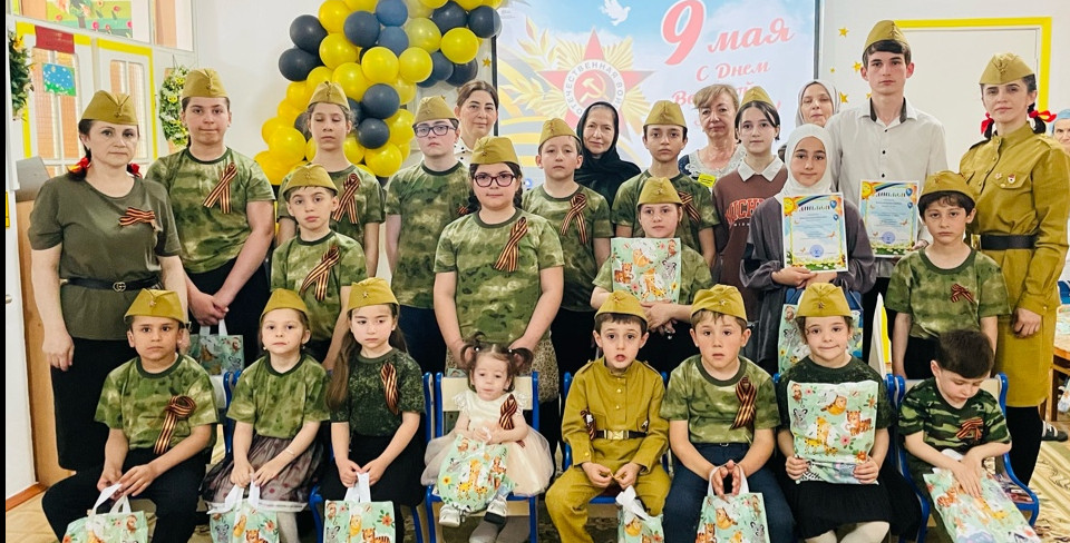 Подопечным Хасавюртовского Реабилитационного центра для детей и подростков в преддверии Дня Победы вручили праздничные подарки