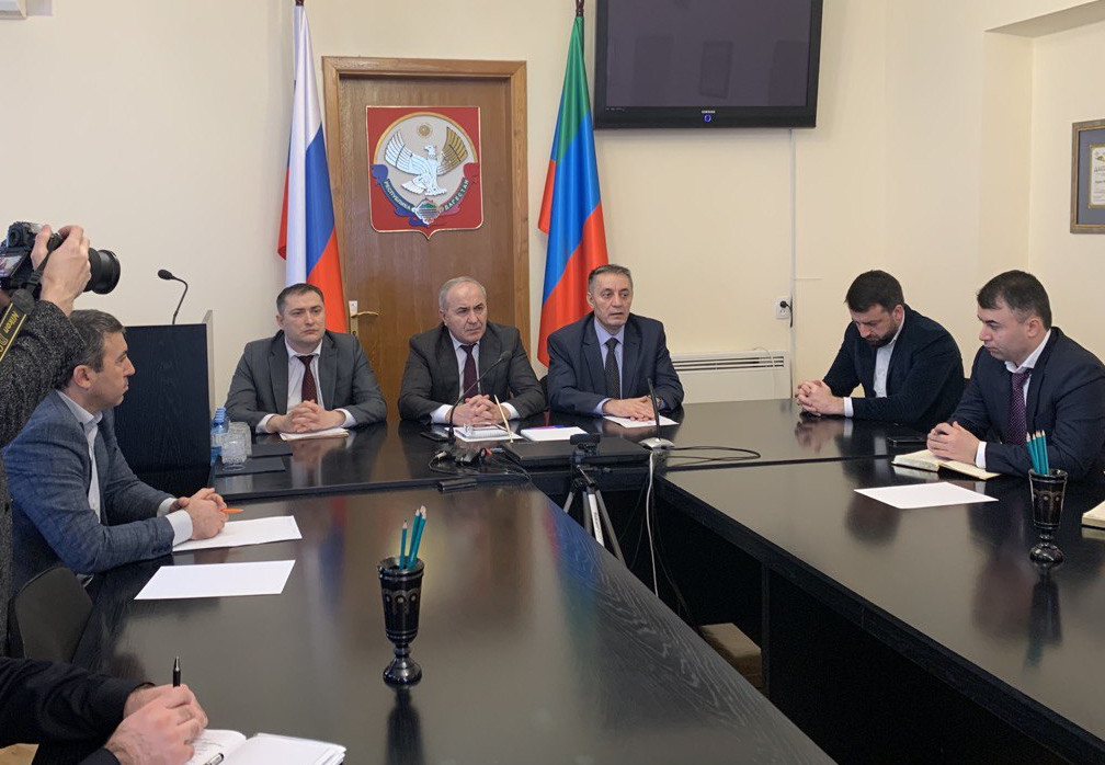 Вице-премьер Дагестана Абдурахман Махмудов провел совещание по вопросам снижения неформальной занятости в Кумторкалинском районе и городе Избербаш