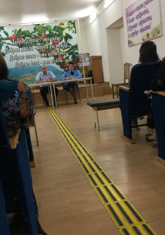 С сотрудниками Комплексного центра социального обслуживания населения г.Дербента провели семинар-совещание по вопросам противодействия коррупции.