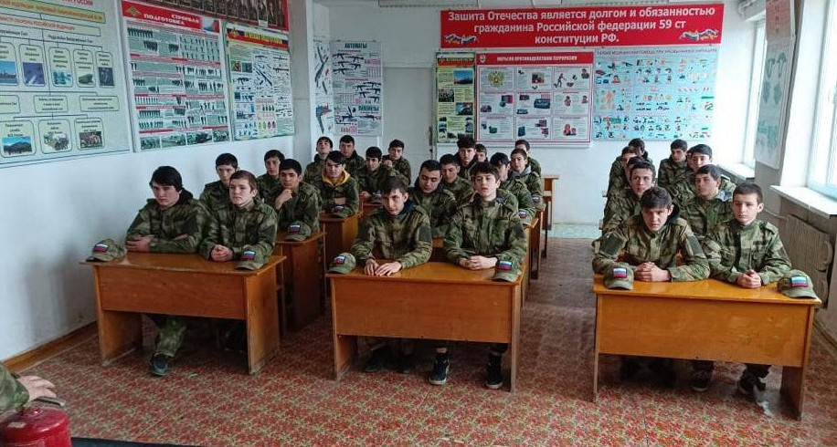 В ходе проведения недели профориентационных мероприятий «Военная профессия – достойный выбор!» Центр занятости г. Кизилюрта профессионально сориентировал около 100 школьников