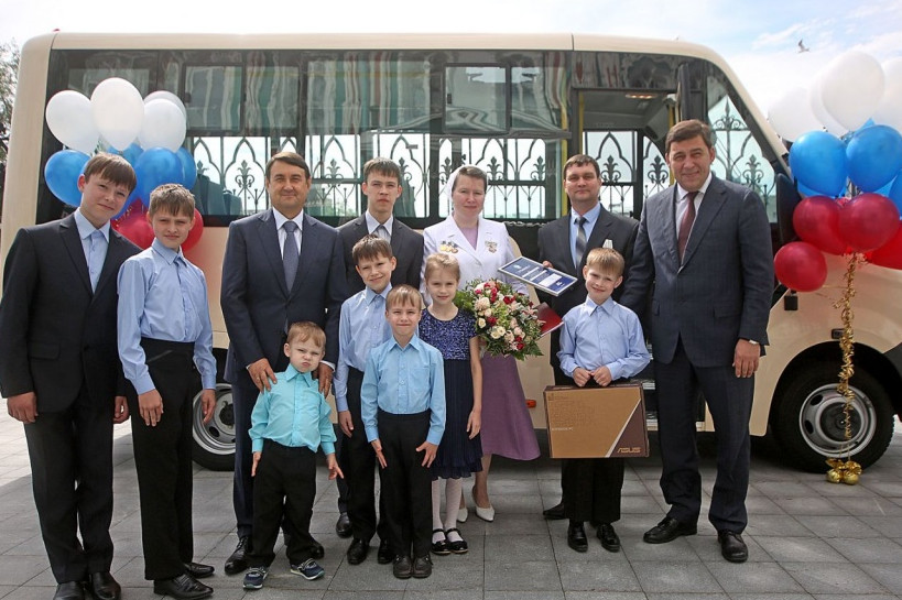 Малоимущие многодетные семьи в Республике Дагестан могут стать обладателями микроавтобуса