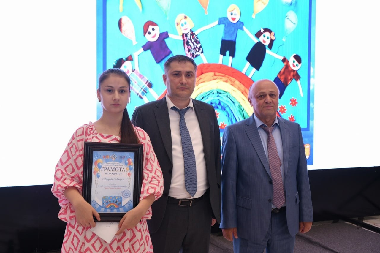 Мурад Казиев принял участие в торжественной церемонии награждения победителей конкурса детских работ «Дети России – за мир!»