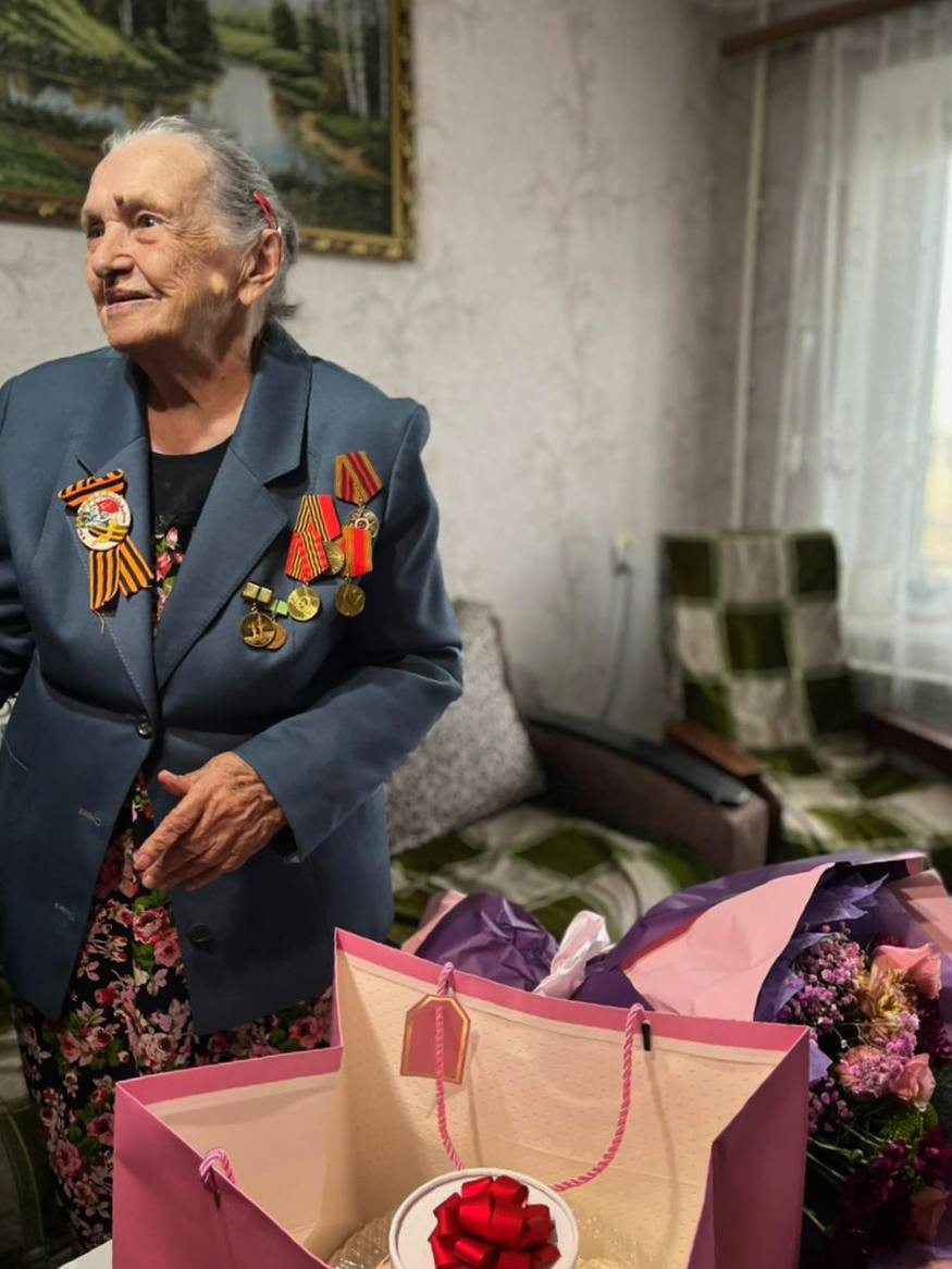 Поздравления в честь дня Победы принимает и ещё одна жительница Буйнакска Сорокина Елена Николаевна.