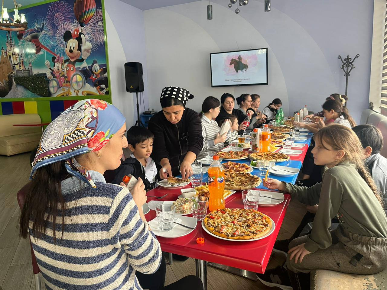 Яркий праздник для детей с ограниченными возможностями здоровья состоялся 5 декабря в ДРЦ "Изумрудный город".