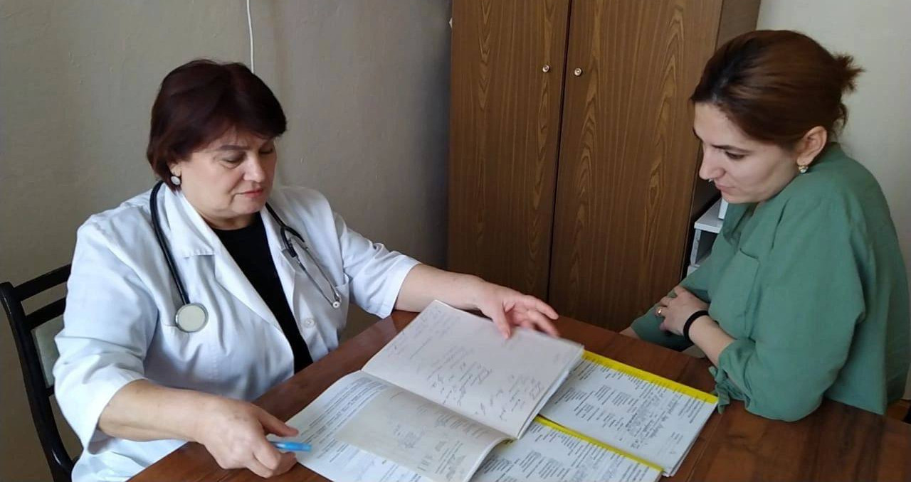 Беседа врача с мамой