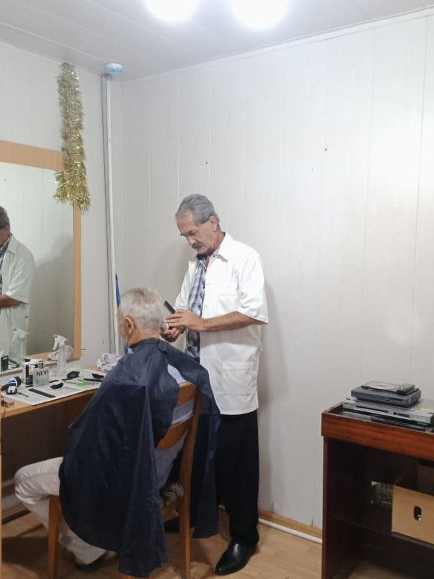 Парикмахерские услуги.