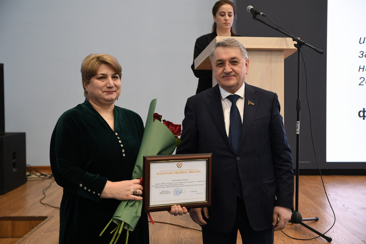 Вручением наград, отличившимся работникам отрасли