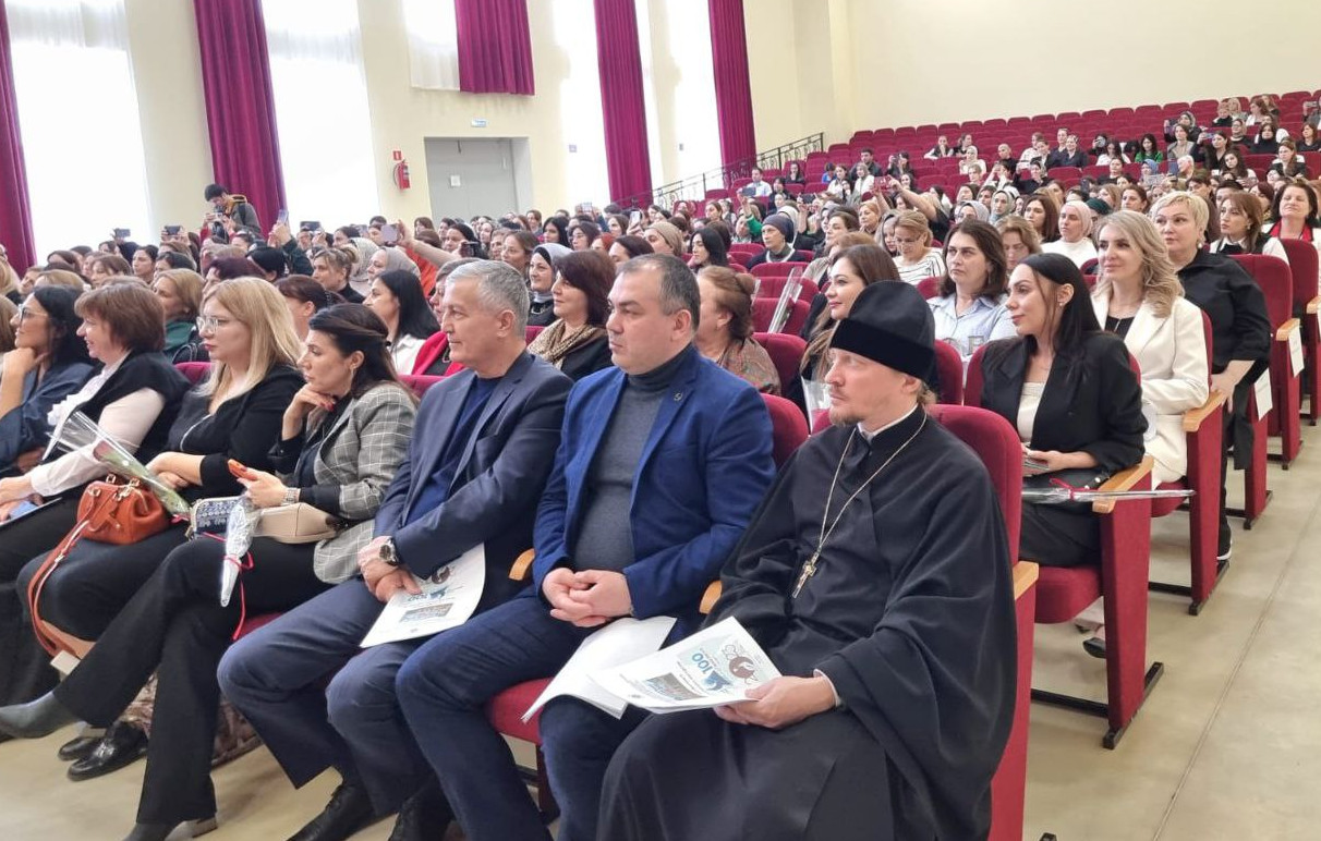 Директор УСЗН в МО «г. Каспийск» принял участие в педагогическом фестивале