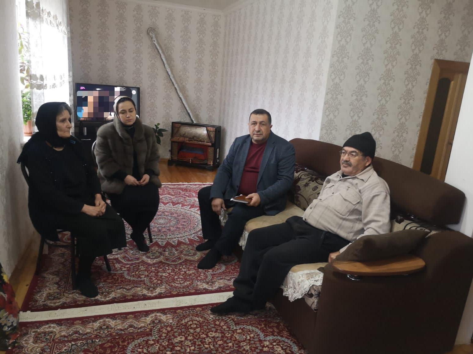 Социальные работники Минтруда Дагестана в Сулейман-Стальском районе посетили семьи погибших военнослужащих