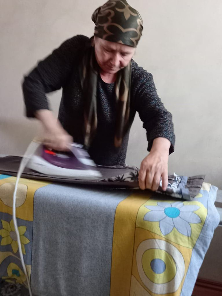 Услуги: глажка белья и посещение больной подопечной.