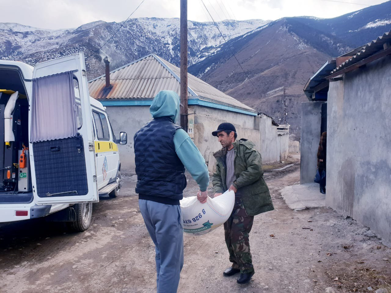 Работники ГБУ РД КЦСОН в МО «Ахтынский район»  оказали помощь мобилизованным семьям, принимающих и принявших участие в СВО