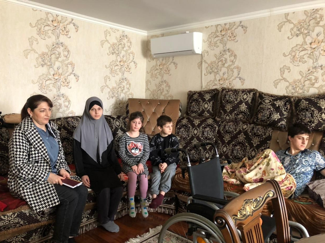 Проведение обследования  семей в социально опасном положении.