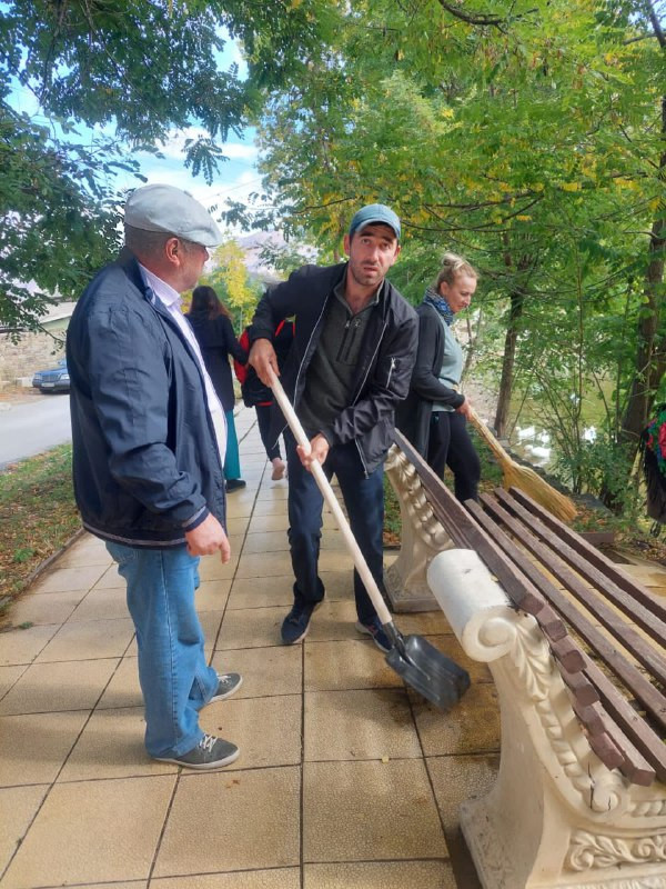 Коллектив ГБУ РД ЦСОН в МО "Лакский район"  принял участие в субботнике.