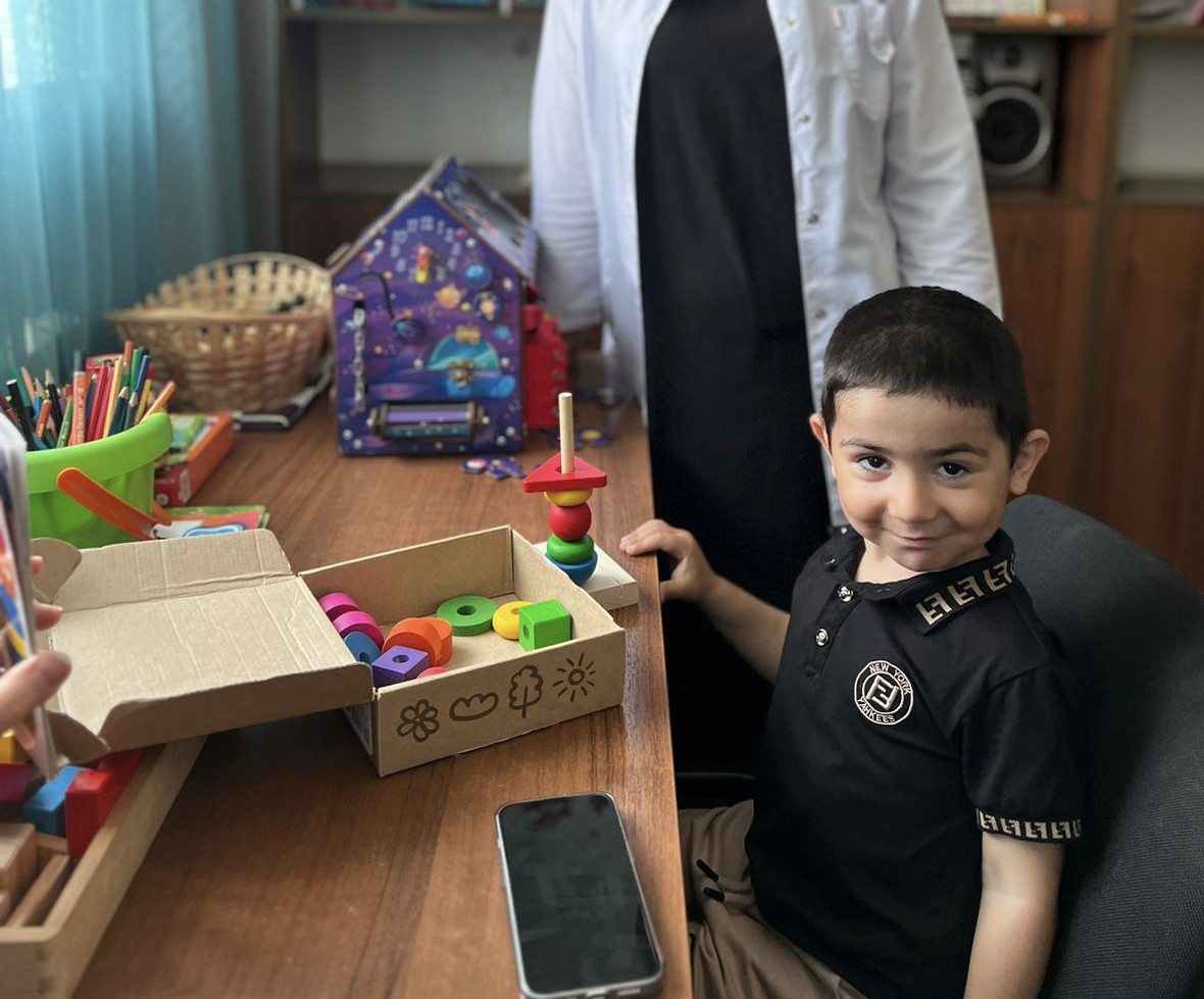 Занятие с воспитателем "Кубик-рубик"