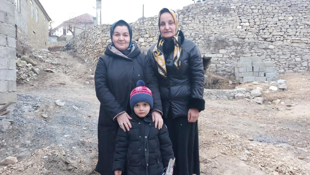 ?Специалисты Хунзахского  КЦСОН навестили своих подопечных в канун Нового года.