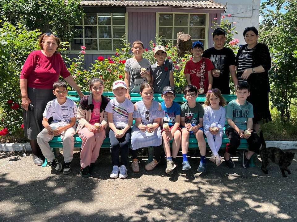 Конкурс рисунка на асфальте "Дружат дети на планете".