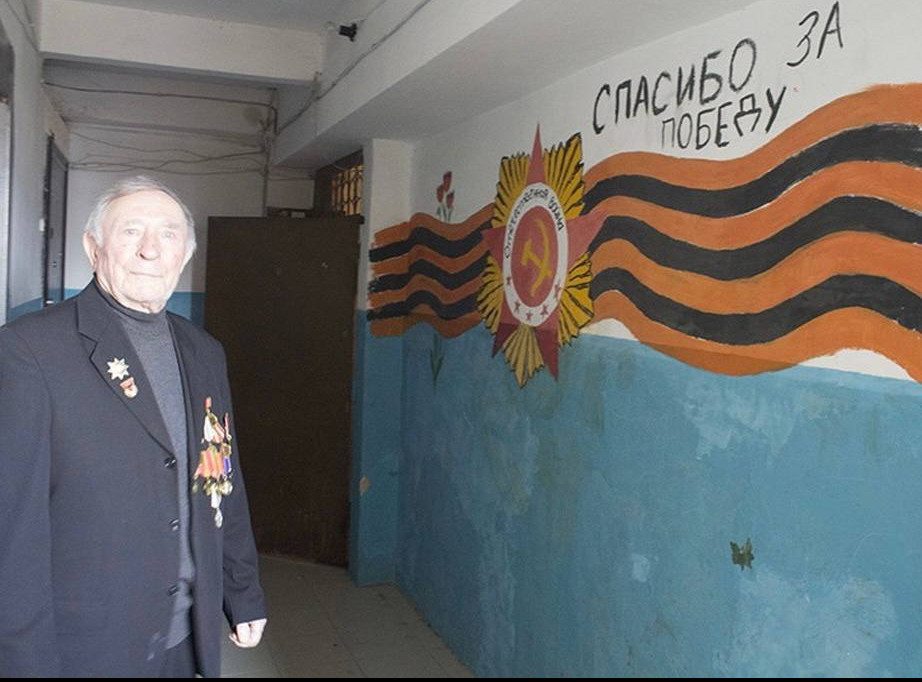 Парад у дома ветерана ВОВ