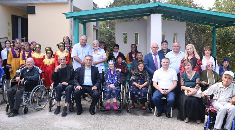 МУРАД КАЗИЕВ ПОЗДРАВИЛ ПОДОПЕЧНЫХ ДОМА-ИНТЕРНАТА «ВЕТЕРАН» С МЕЖДУНАРОДНЫМ ДНЕМ ПОЖИЛЫХ ЛЮДЕЙ