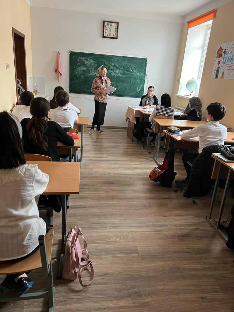 ГБУ РД КЦСОН в МО «Левашинский район»специалист по работе с семьей Абдурашидова З.М. совместно с психологом  социальной сферы Ибрагимовой П.К. провели беседу среди школьников 5-6 классов, на тему: «Мы разные, но мир у нас один».