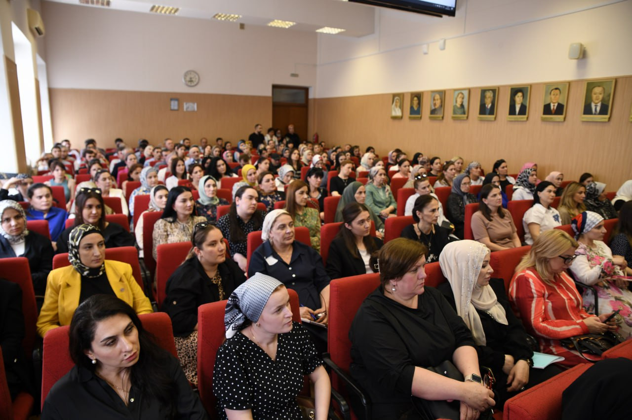 В обучающем семинаре  Минтруда Дагестана «Эффективная пресс-служба» приняли участие представители 183 подведомственных учреждений