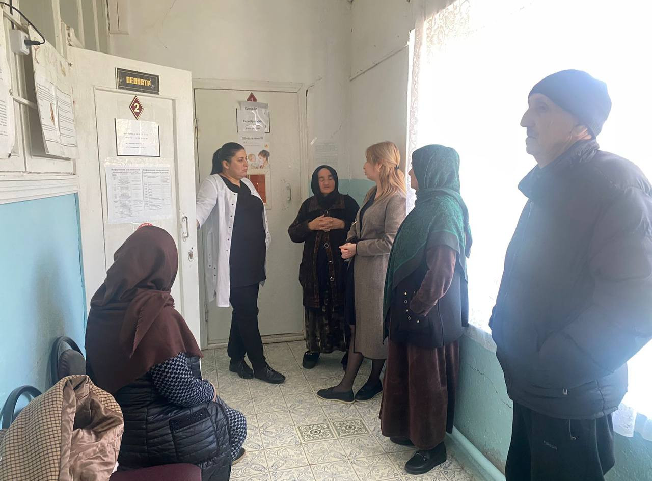 Мобильная бригада Комплексного Центра социального обслуживания в Дербентском районе продолжает реализацию регионального проекта "Старшее поколение".