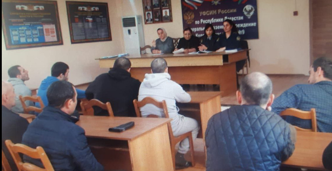 Специалисты службы занятости г.Кизилюрта провели выездное мероприятие для осужденных, отбывающих наказание в колонии