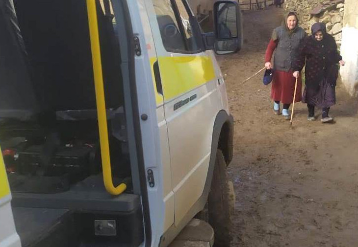 В 2023 году специалисты Комплексного центра Дахадаевского района продолжили мероприятия по доставке лиц старше 65 лет в медучреждения