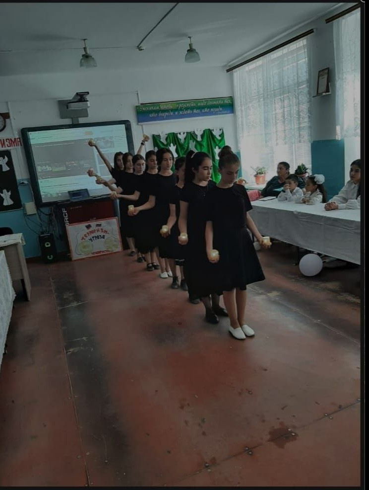 КЛАССНЫЙ ЧАС НА ТЕМУ "СВОИХ НЕ СДАЕМ"