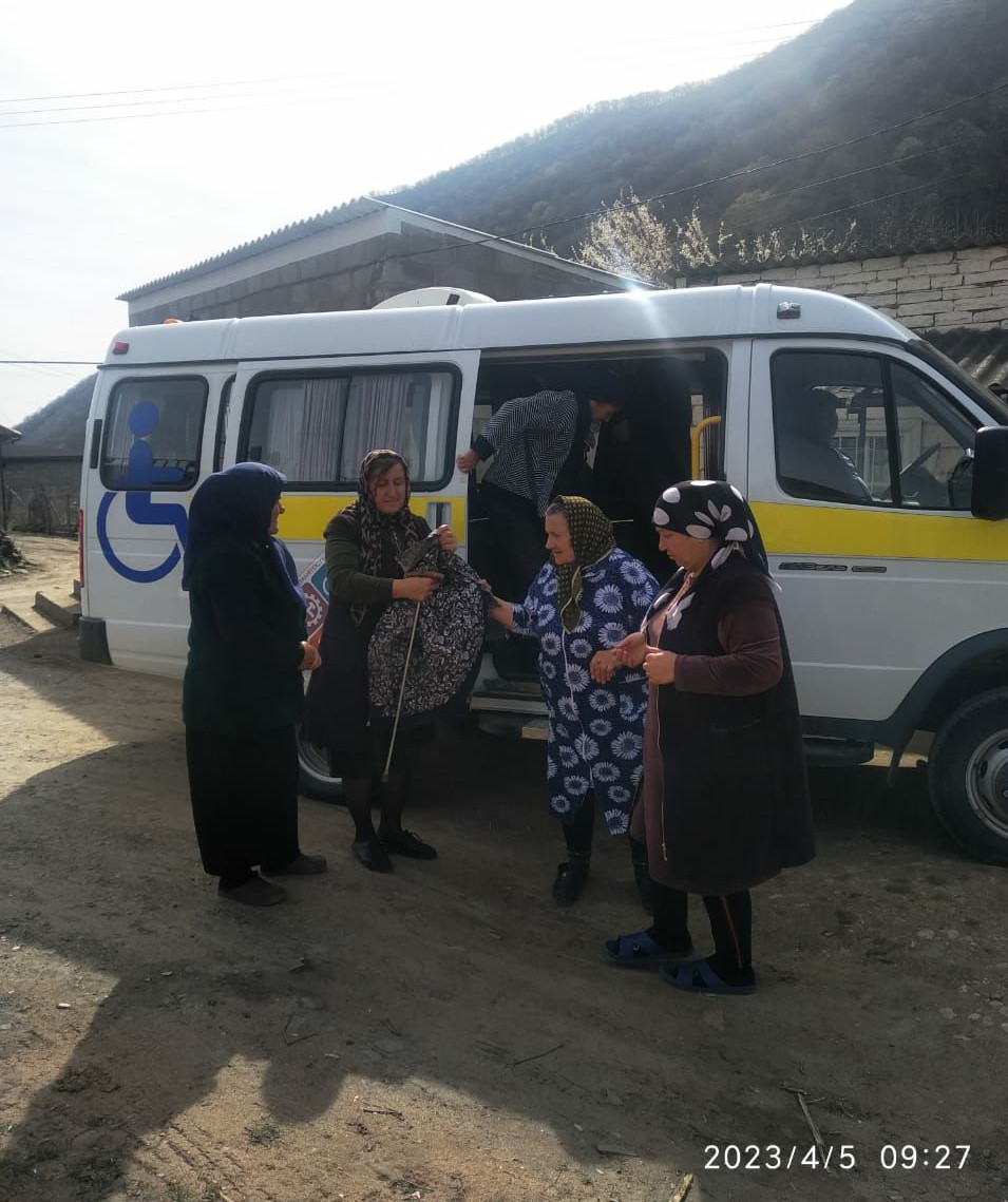 Доставка пожилых из села Лака в медучреждения для проведения диспансеризации