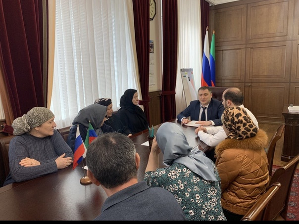 Мурад Казиев вручил 19 свидетельств на улучшение жилищных условий участникам и вдовам участников Афганских событий