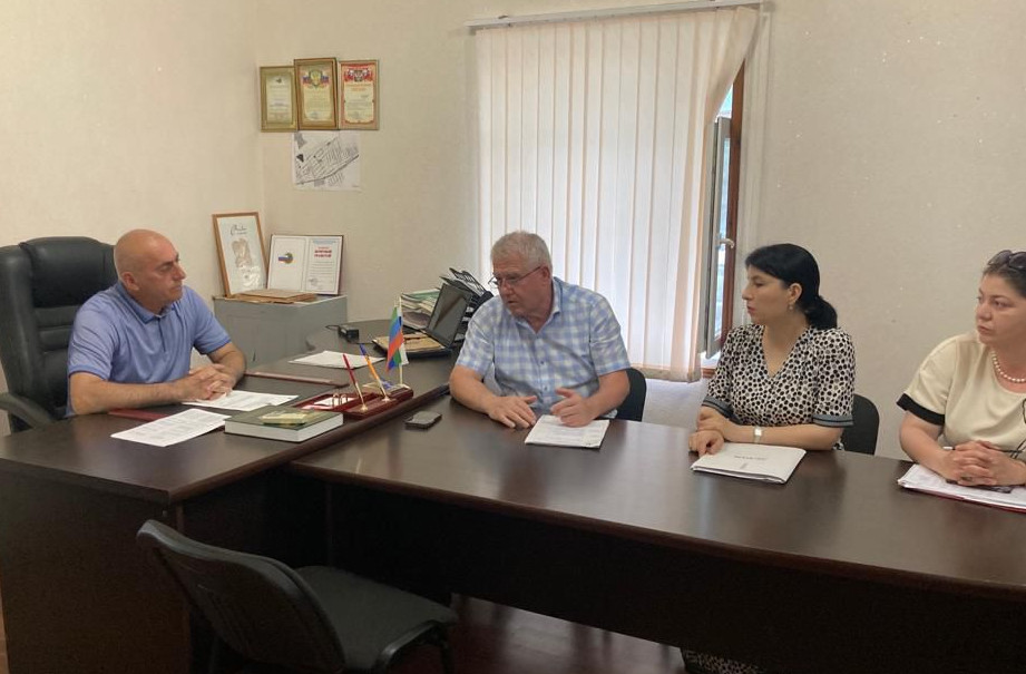 Собрание в с.Герга под руководством руководителя учреждения