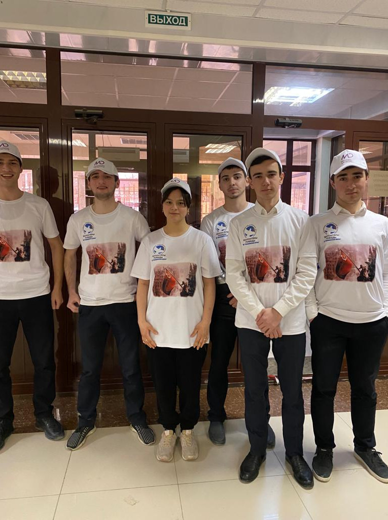 Во Дворце Культуры с. Леваши прошло праздничное мероприятие приуроченное 23 Февраля. Наши волонтеры оказали помощь в организации мероприятия.