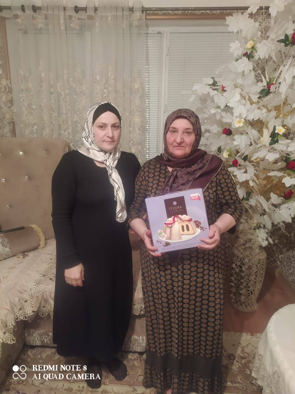 Соц.работники Центра поздравили подопечных с 8 марта