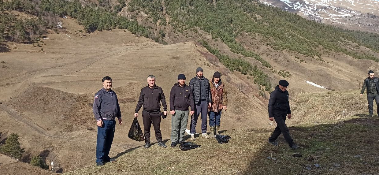 18 марта 2023 года, коллектив Центра социального обслуживания населения Цунтинского района принял участие в общереспубликанском субботнике.