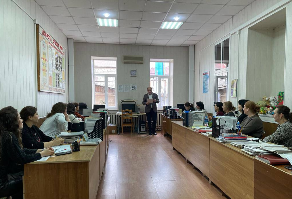 работником, ответственным по антитеррористической защищенности еженедельно проводится инструктаж сотрудников о порядке действий при поступлении угрозы террористической направленности.