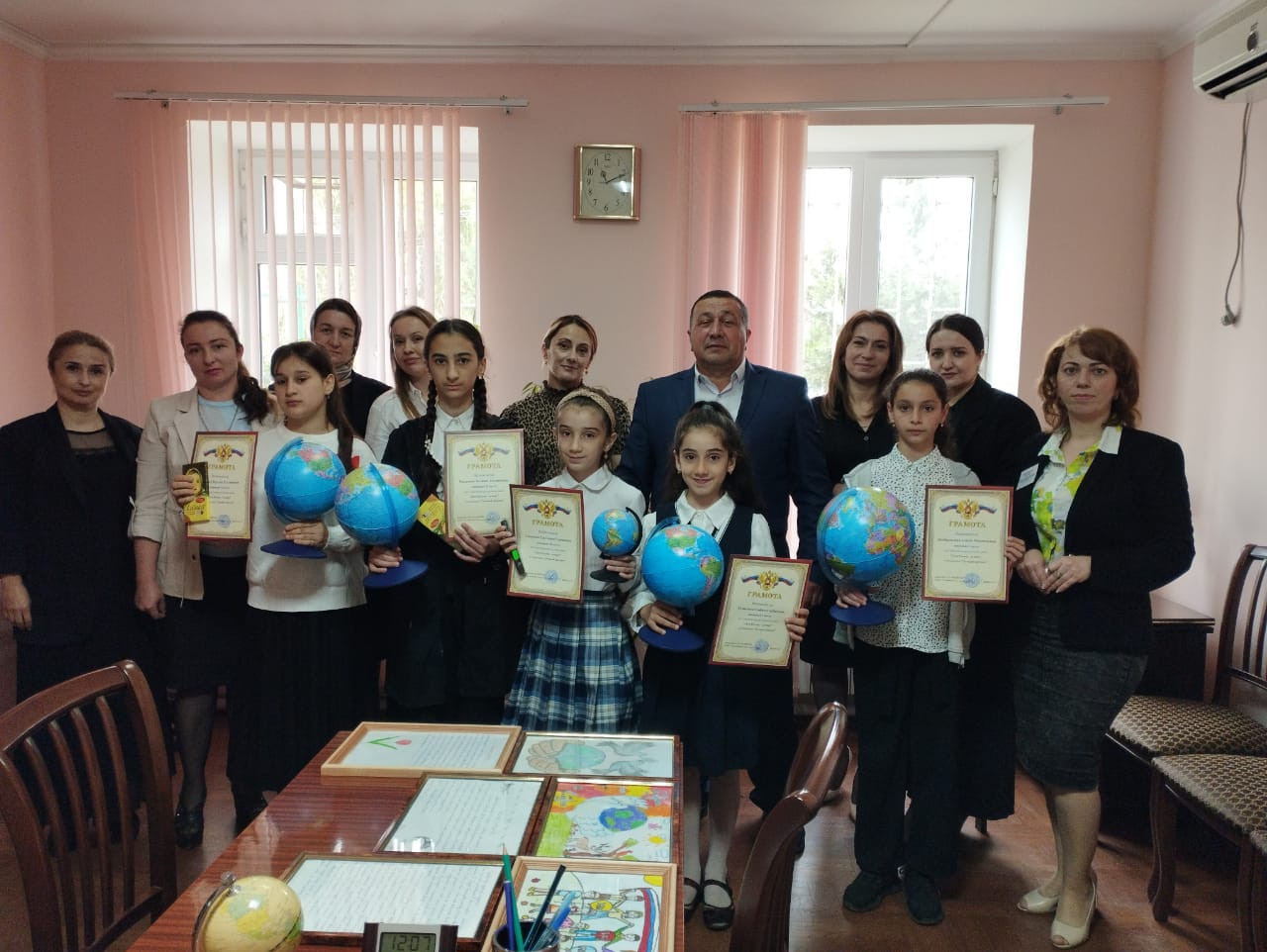 Подвели итоги I этапа конкурса детских работ «Дети России-за мир!»