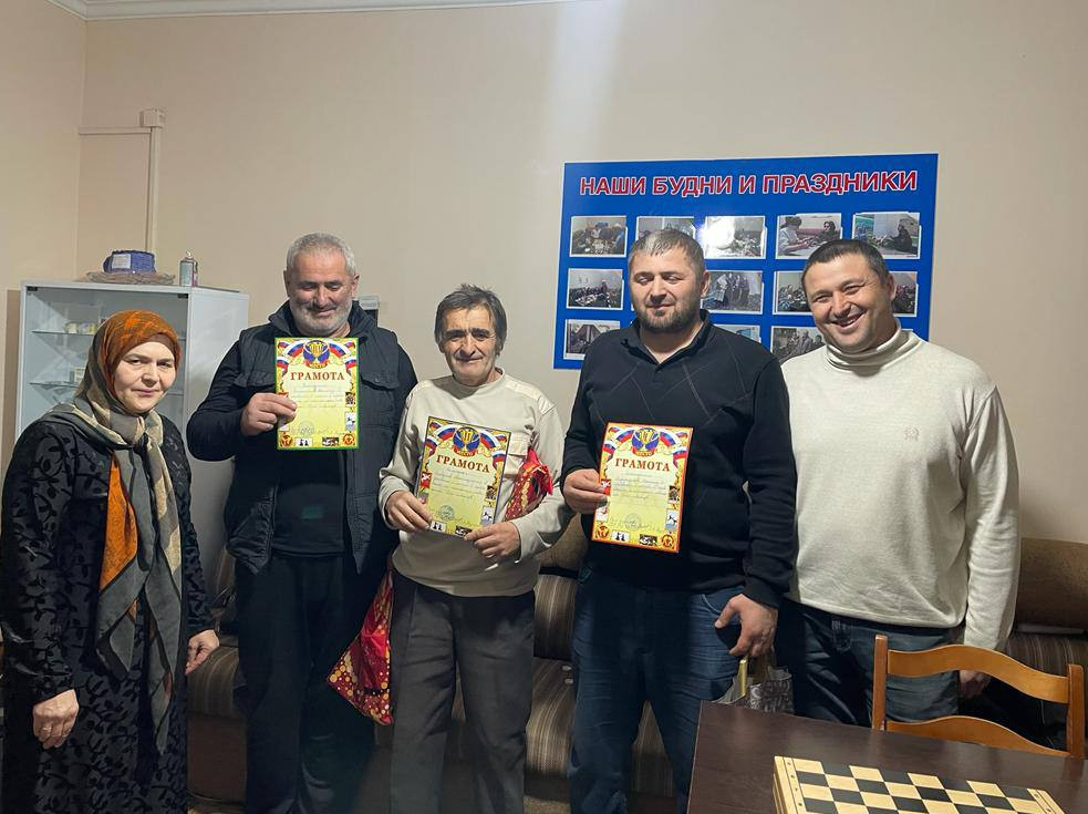 В канун Международного дня инвалидов провели шахматный турнир среди инвалидов.