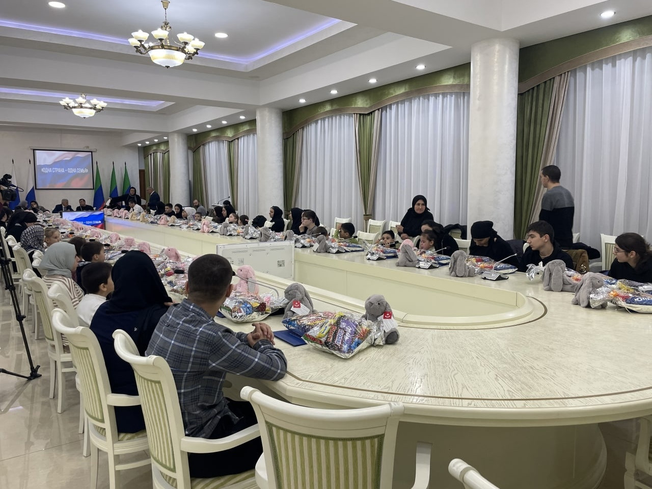 С помощью Центра соцобслуживания Минтруда РД организована  встреча  для детей мобилизованных военнослужащих