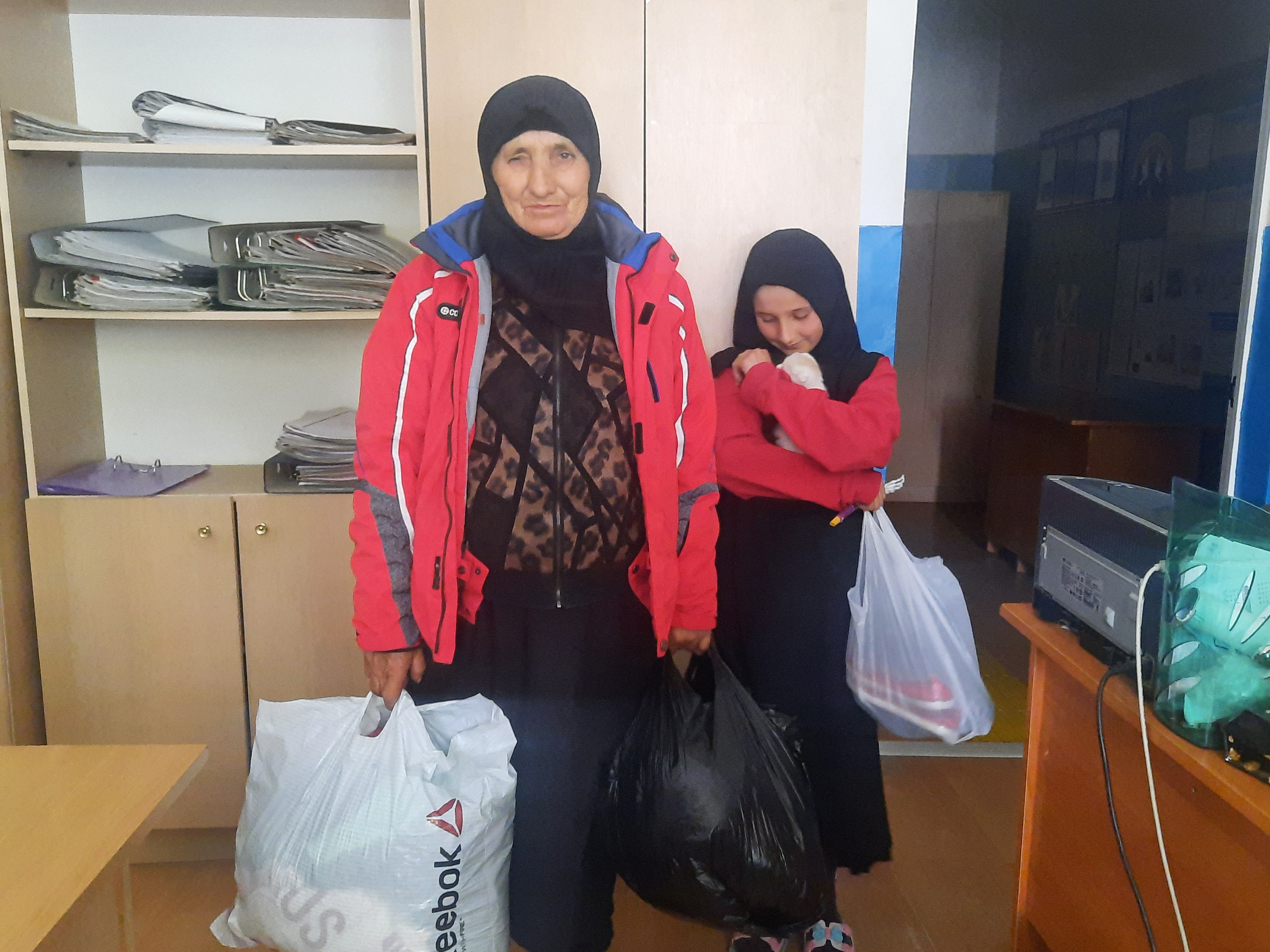 Оказание материальной помощь в виде ношеной одежды