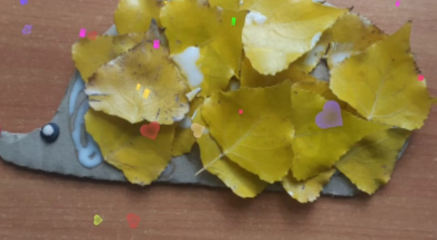 Аппликация из сухих листьев "Ёжик"