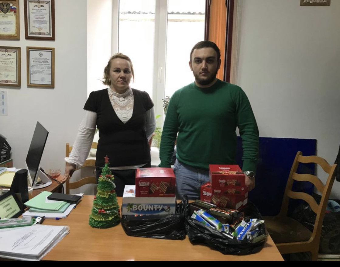 Сладости от депутата городского собрания