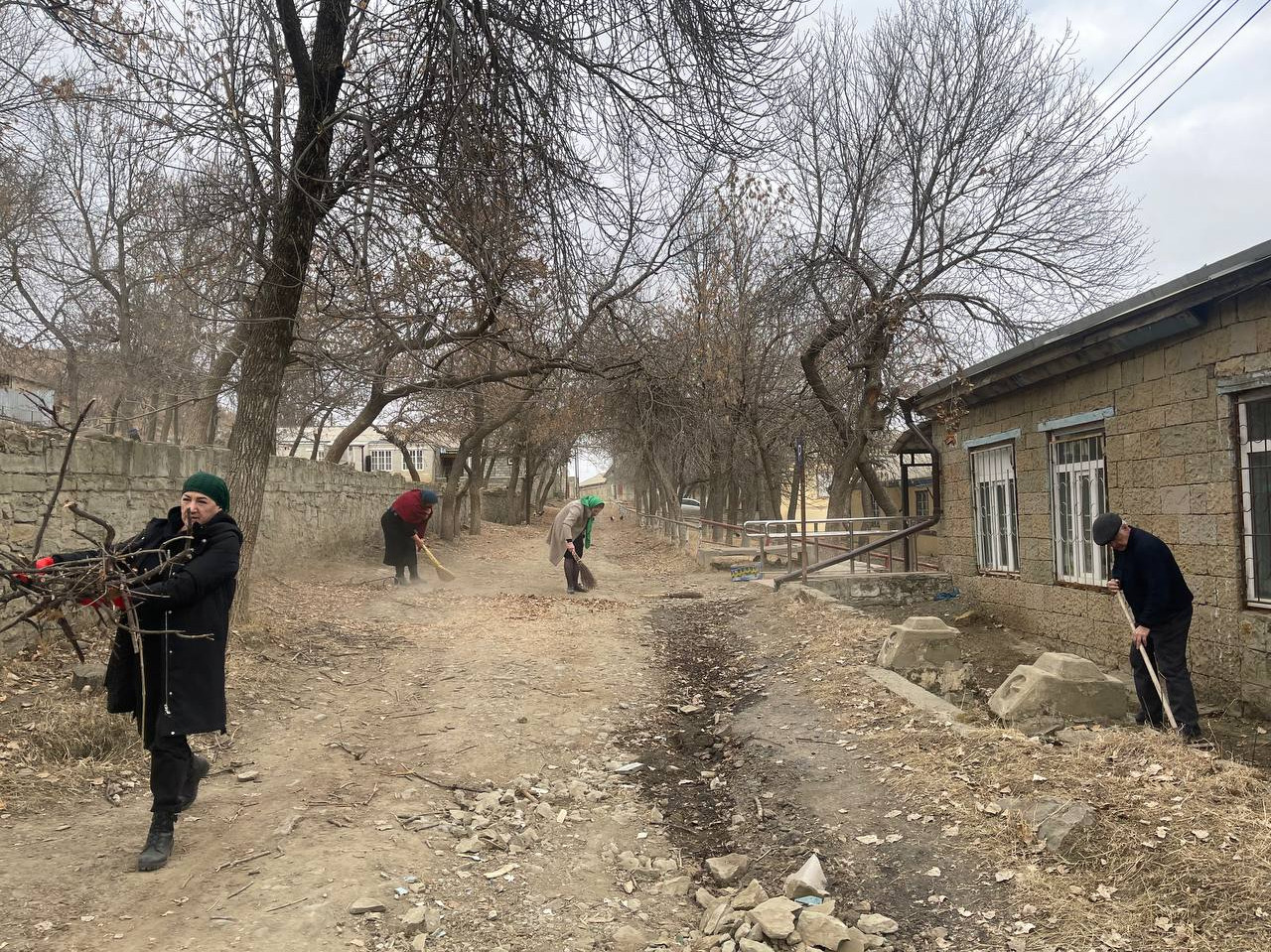 В Центре социального обслуживания Минтруда РД в Кулинском районе провели ведомственный субботник