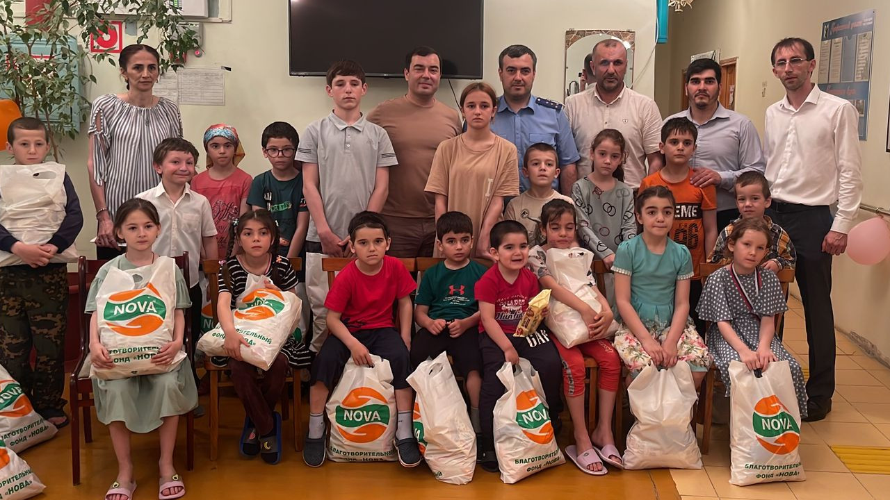 Представители фонда "НОВА"  Сулеймана Керимова, с благотворительной акцией, посетили ГКУ РД РЦДПОВ в МО "г. Кизилюрт"
