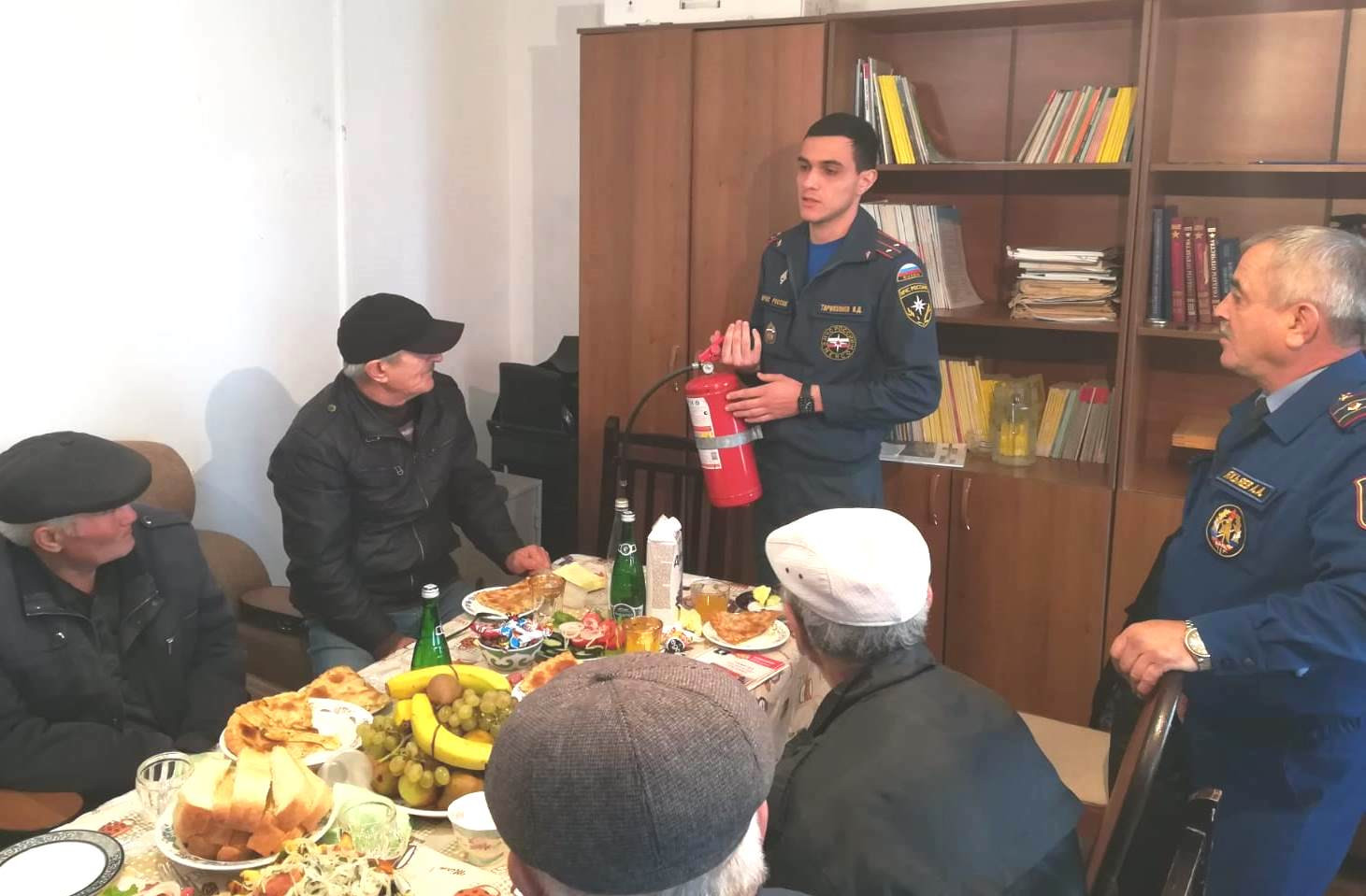 Социальные работники Минтруда Дагестана провели для своих подопечных семинар по вопросам безопасности.