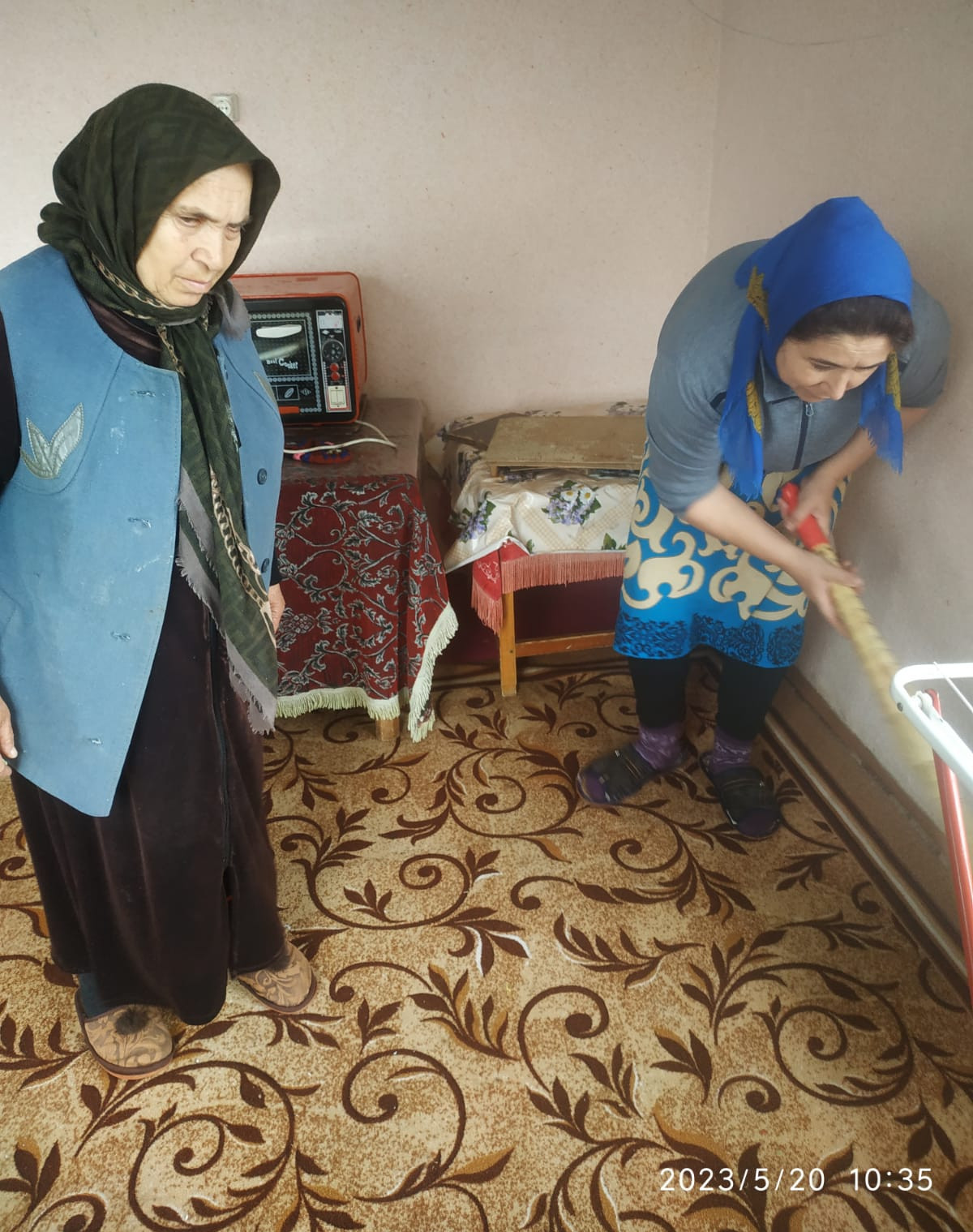 Соцработница Гашимова Д. навестила свою подопечную Сеферову А. из с. Кандик