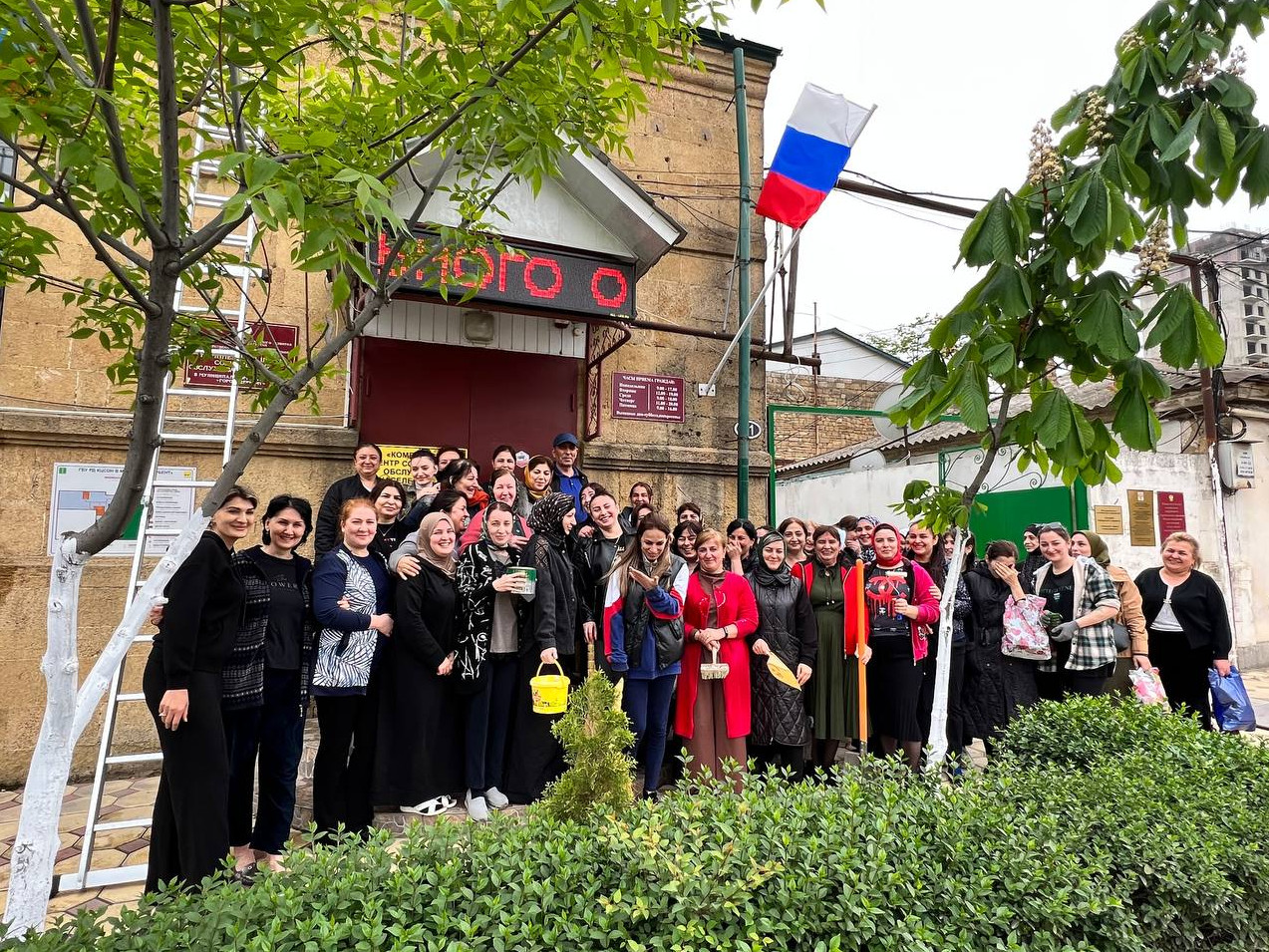 ? Сегодня ,29 апреля 2023 г. коллектив ГБУ РД КЦСОН в МО «город Дербент» под руководством и .о директора Саругланова Т.З приняли активное участие в проведении общереспубликанского субботника..