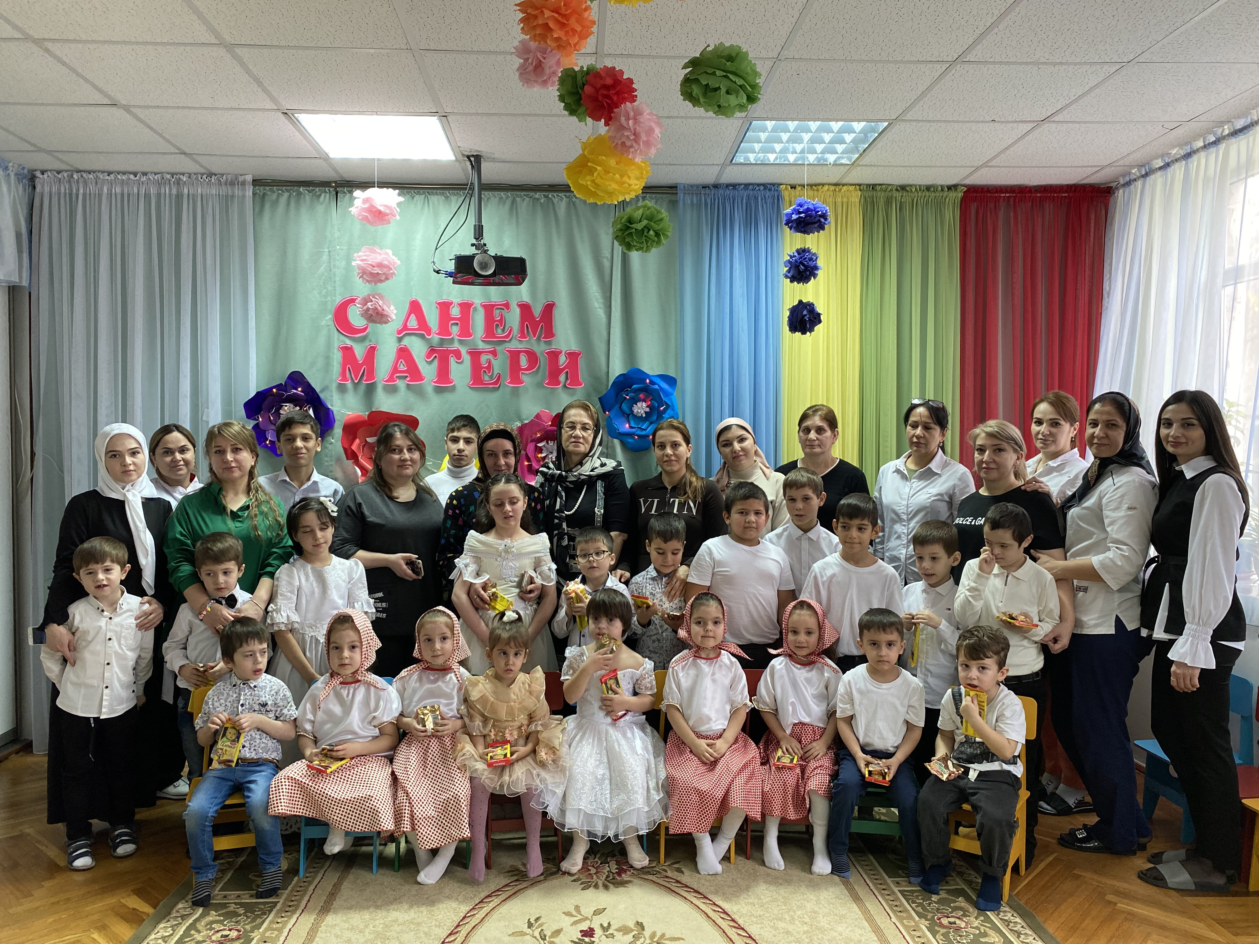 В смешанной группе нашего Реабилитационного центра прошло праздничное мероприятие, посвящённое Дню Матери