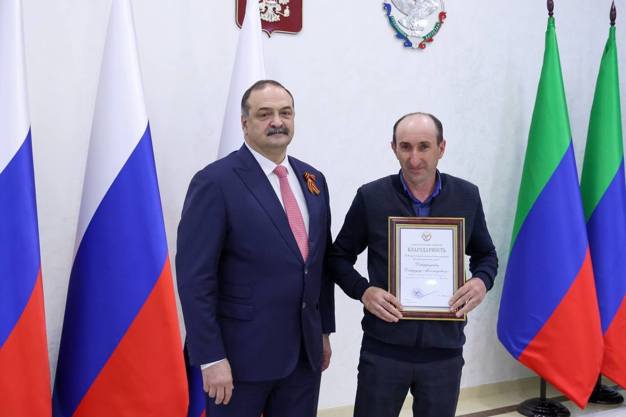 Благодарственным письмом «За вклад в оказание помощи военнослужащим, выполняющим боевые задачи» награжден уроженец села Ахалчи Хунзахского района Дибирдадаев Дибирдада Магомедович