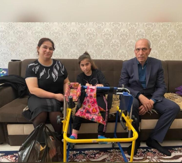 В честь священного месяца Рамадан и предстоящего праздника Ураза-байрам в Комплексном центре социального обслуживания населения г. Дербента провели благотворительную акцию «Руки, дарующие помощь».