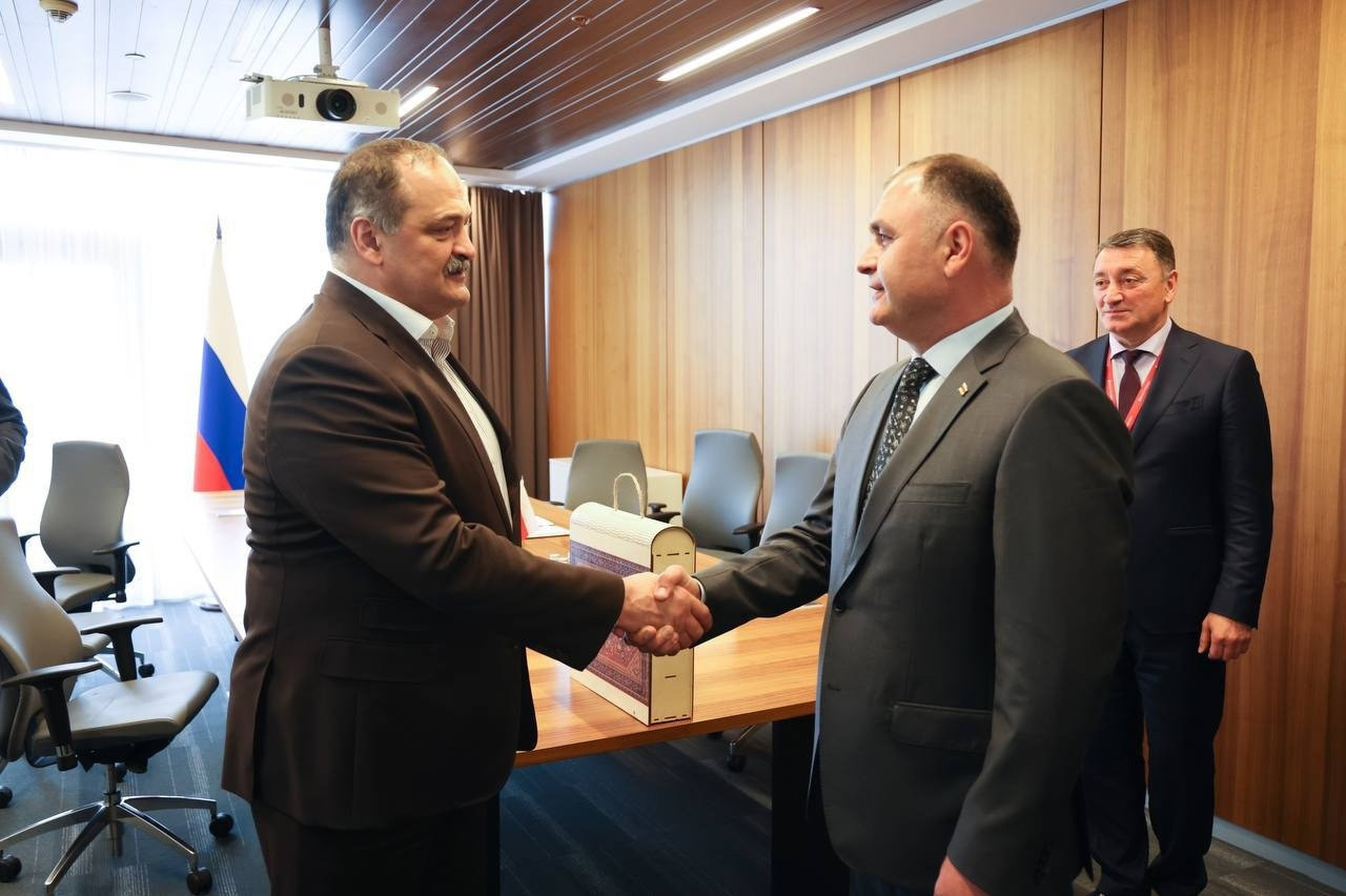 Президент Южной Осетии Алан Гаглоев на встрече с Сергеем Меликовым поблагодарил народ Дагестана за поддержку республики в событиях 2008 года